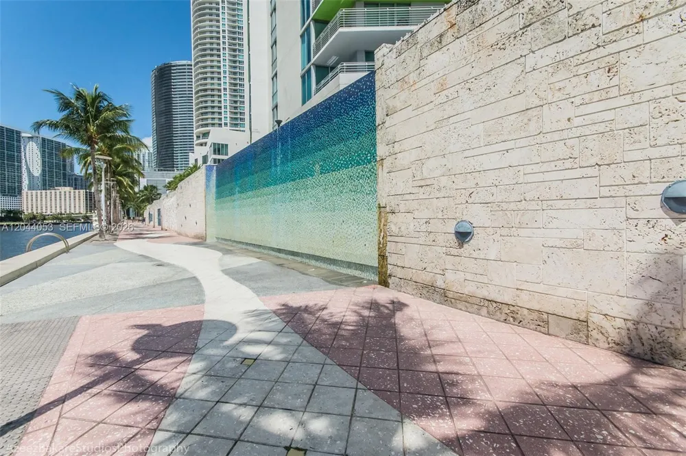 325 S Biscayne Blvd #3616 Miami, FL 33131