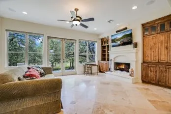 2401 Sailpoint Drive Spicewood, TX 78669