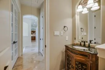 2401 Sailpoint Drive Spicewood, TX 78669
