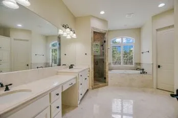 2401 Sailpoint Drive Spicewood, TX 78669