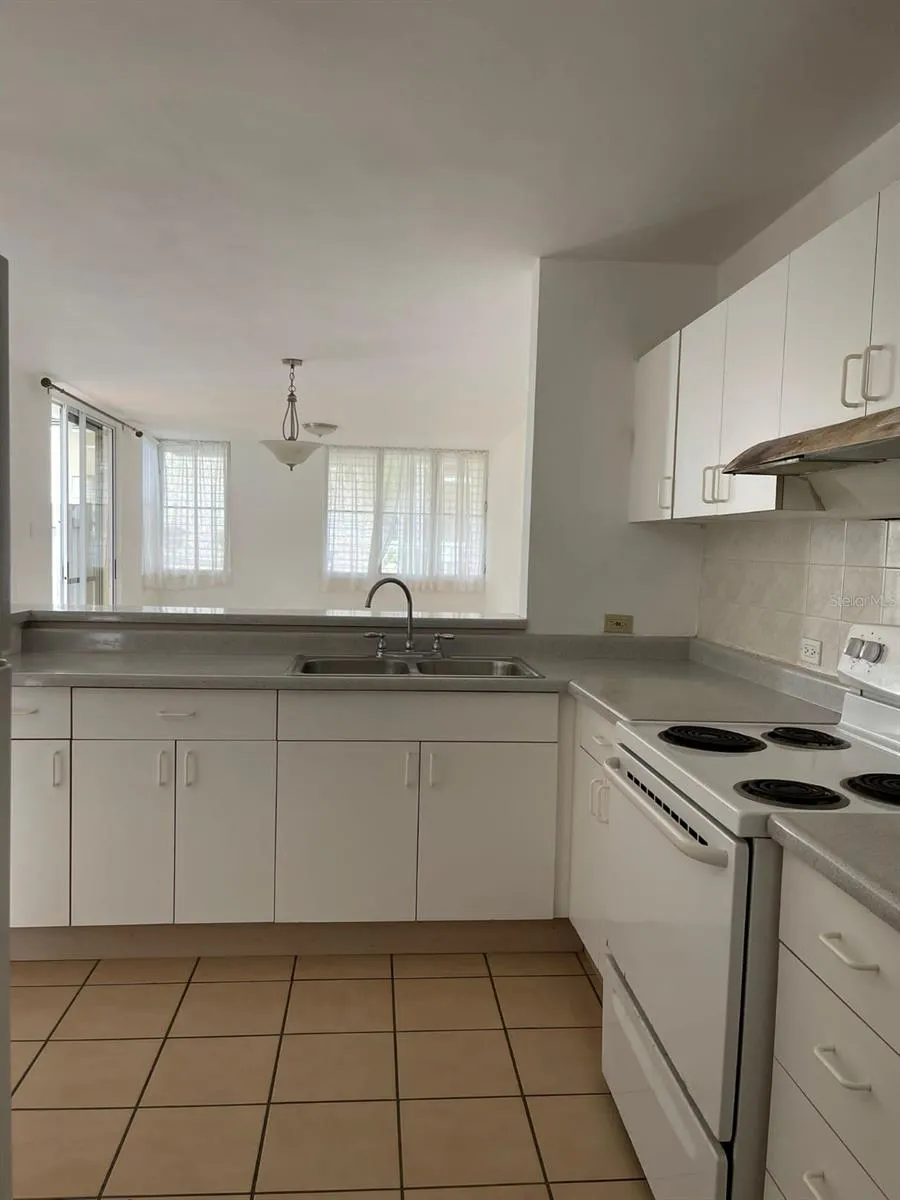 1802 BOULEVARD DE LA MEDIA LUNA #1802 Carolina, PR 00979
