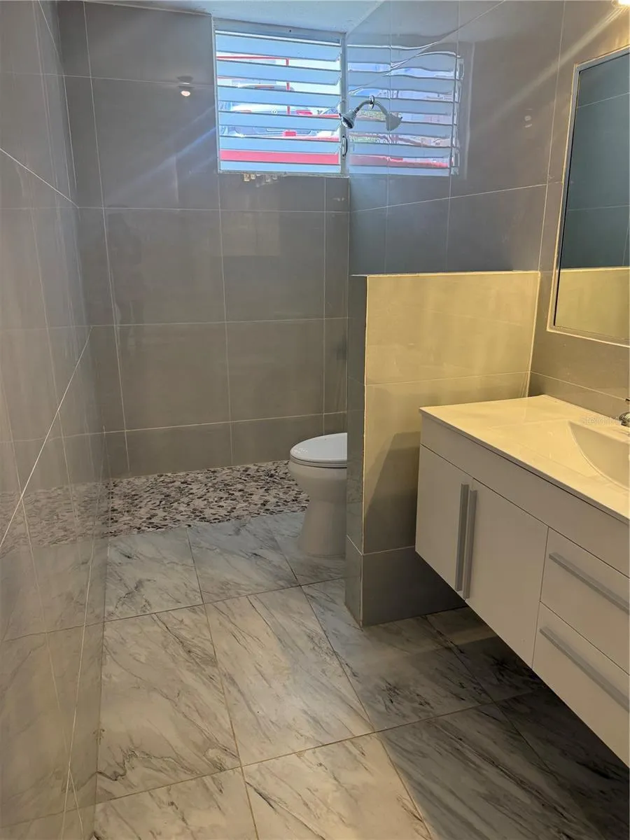1802 BOULEVARD DE LA MEDIA LUNA #1802 Carolina, PR 00979