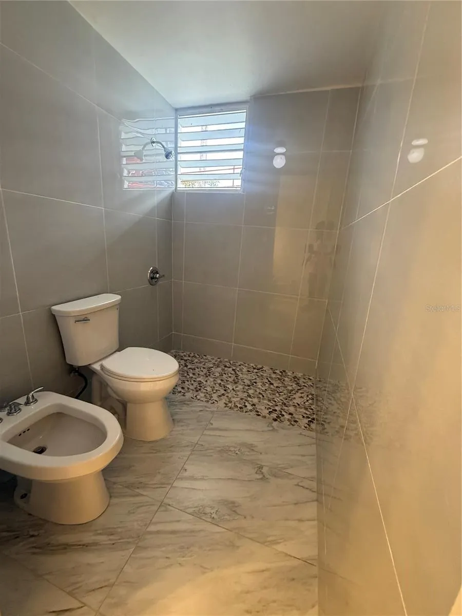 1802 BOULEVARD DE LA MEDIA LUNA #1802 Carolina, PR 00979