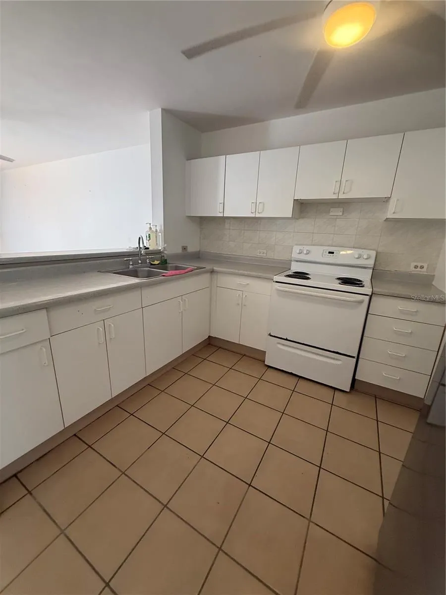 1802 BOULEVARD DE LA MEDIA LUNA #1802 Carolina, PR 00979