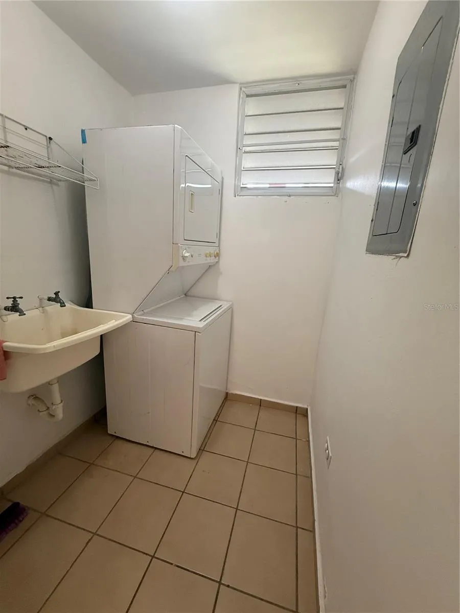 1802 BOULEVARD DE LA MEDIA LUNA #1802 Carolina, PR 00979