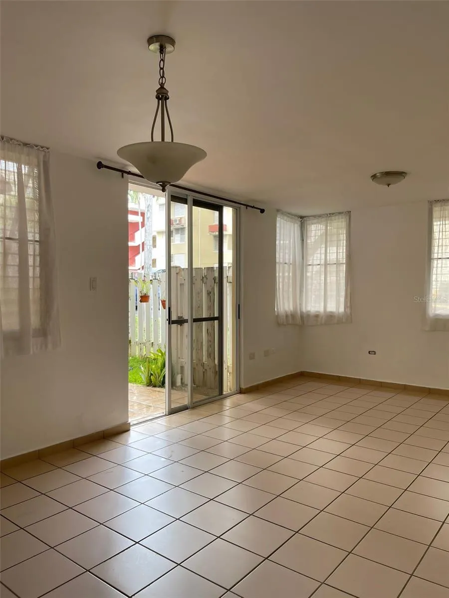 1802 BOULEVARD DE LA MEDIA LUNA #1802 Carolina, PR 00979