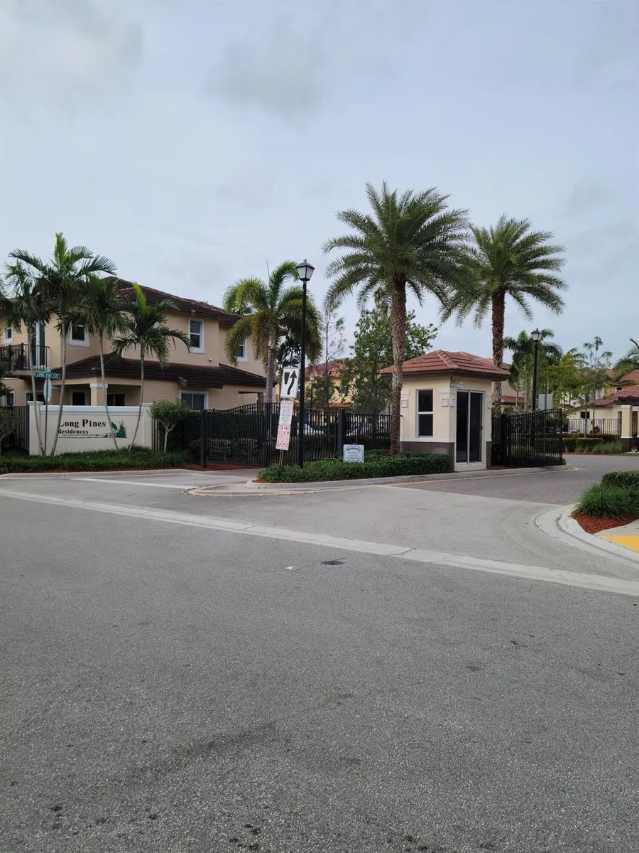 6960 Long Pine Circle Coconut Creek, FL 33073