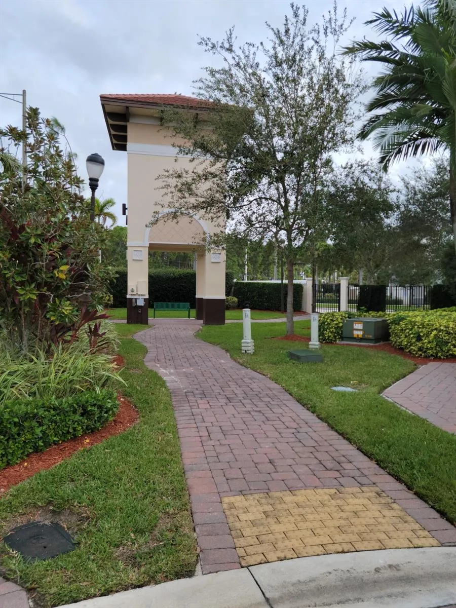 6960 Long Pine Circle Coconut Creek, FL 33073
