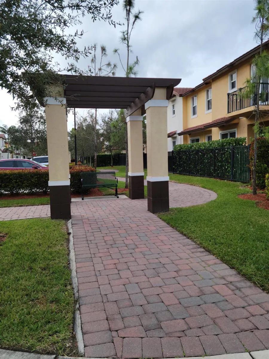 6960 Long Pine Circle Coconut Creek, FL 33073