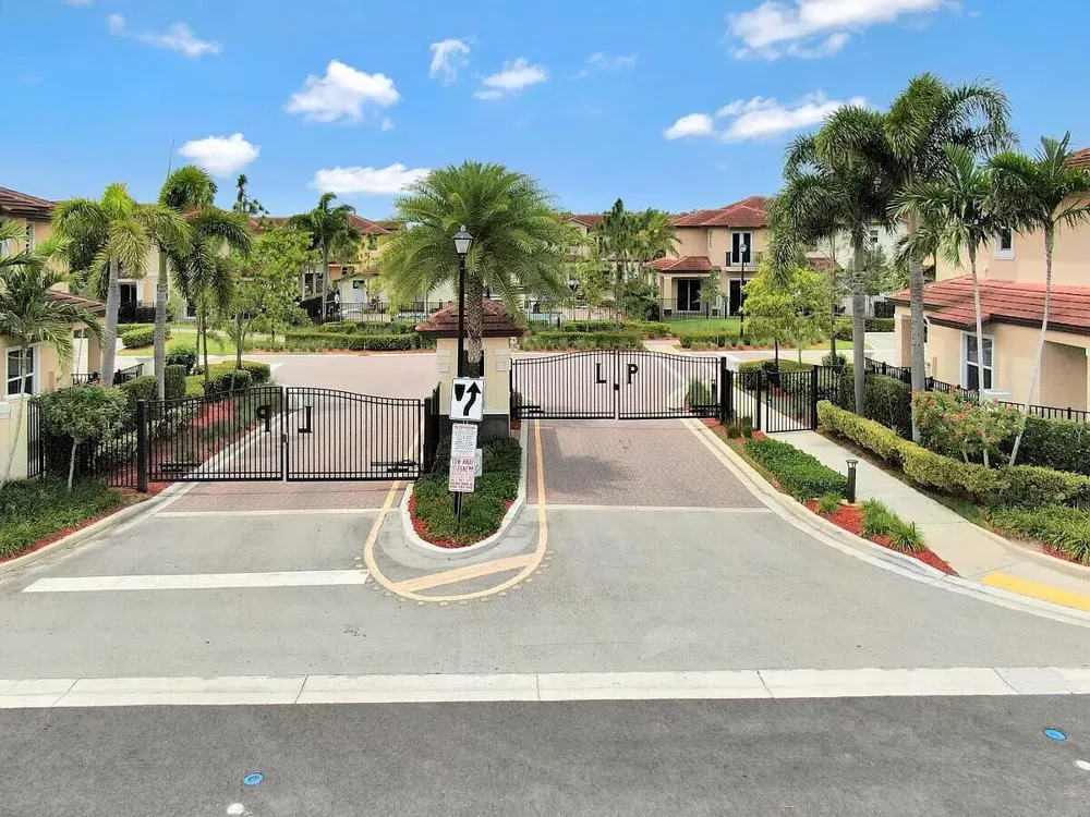 6960 Long Pine Circle Coconut Creek, FL 33073