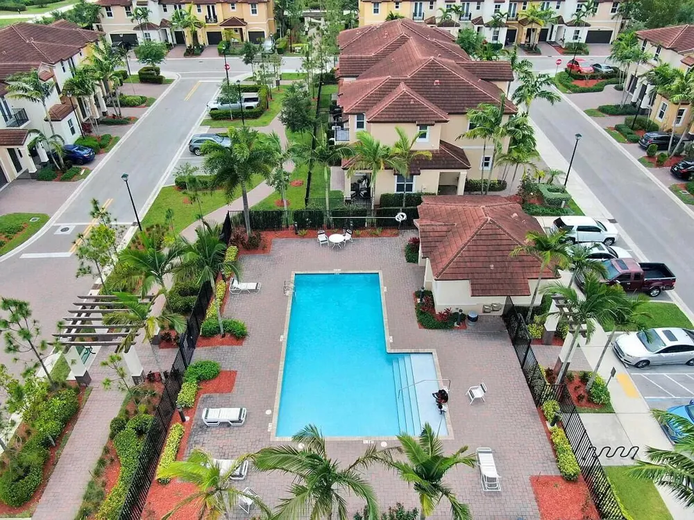 6960 Long Pine Circle Coconut Creek, FL 33073