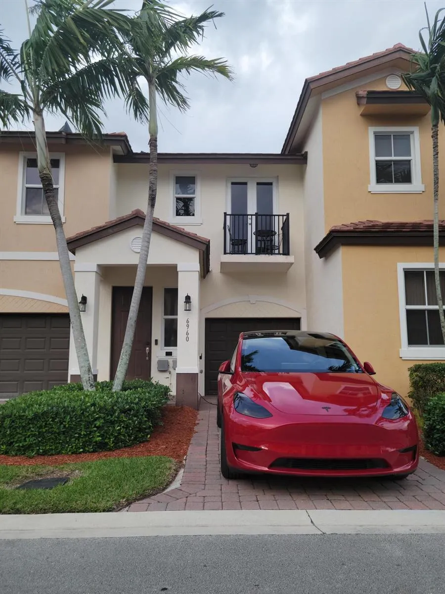 6960 Long Pine Circle Coconut Creek, FL 33073