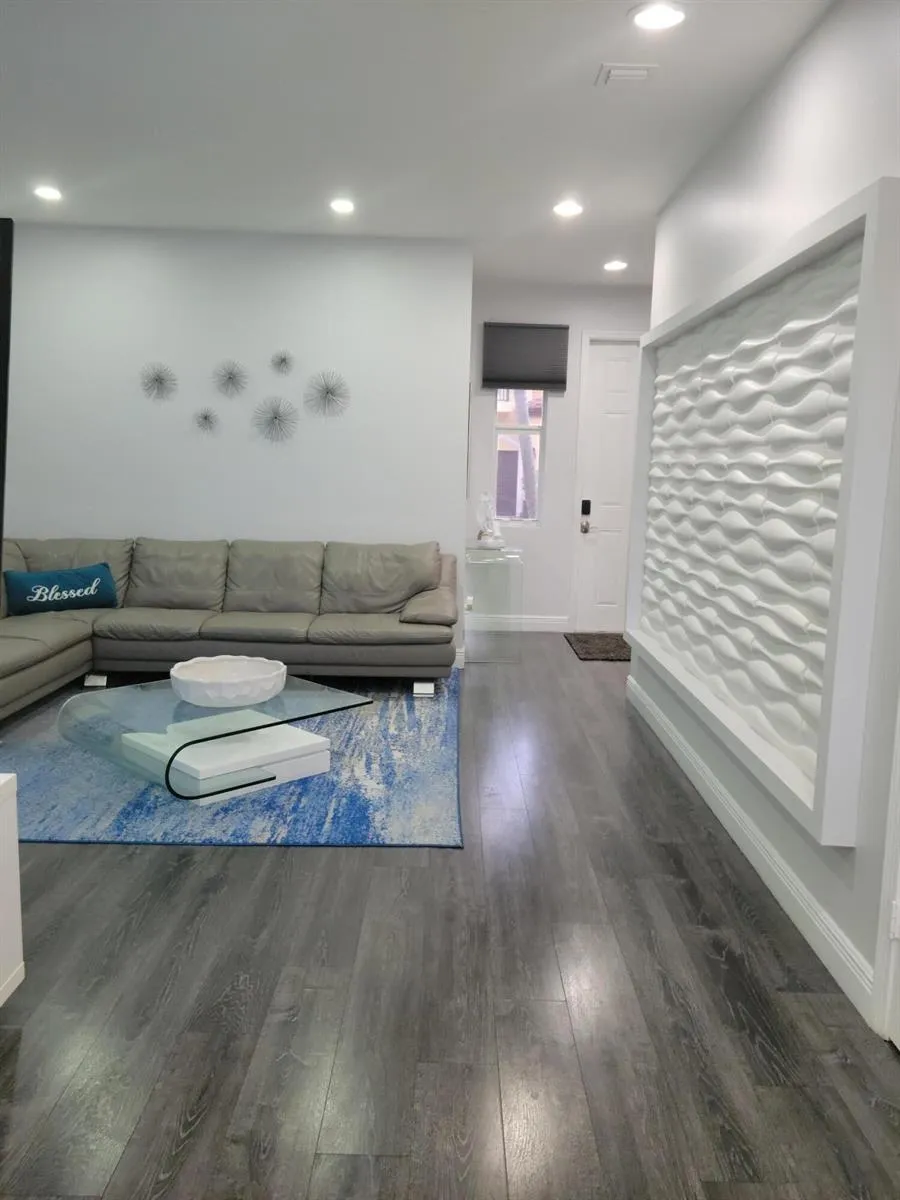 6960 Long Pine Circle Coconut Creek, FL 33073