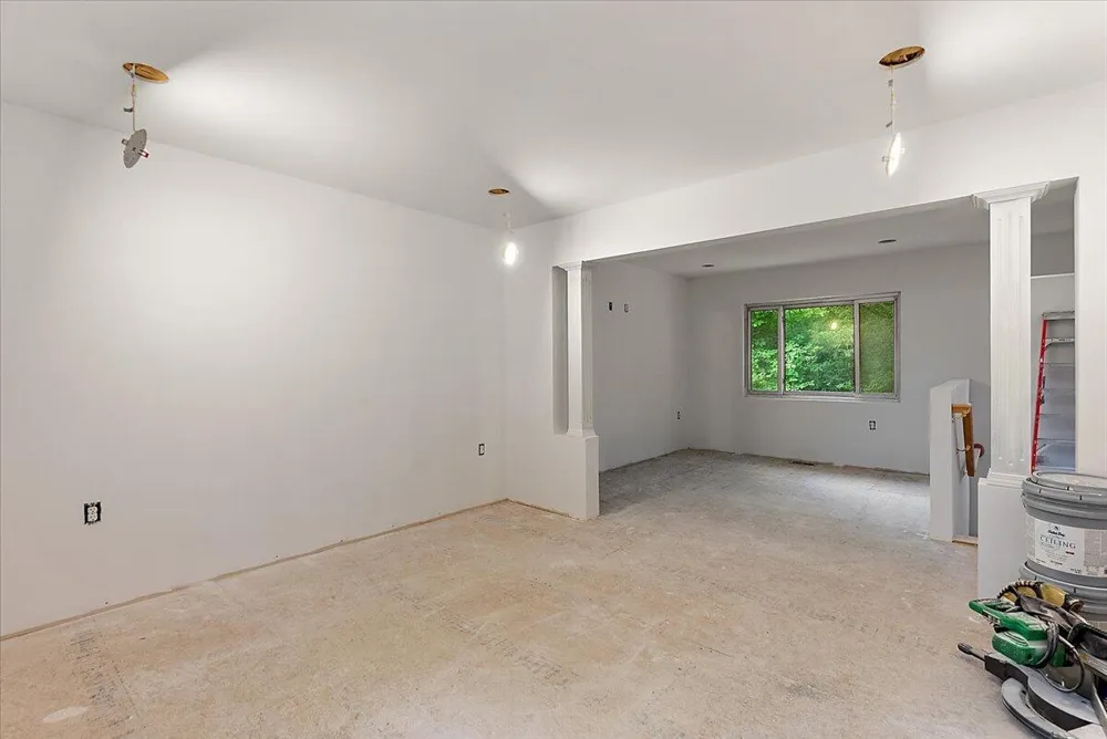 8945 Vergennes Street SE Ada, MI 49301
