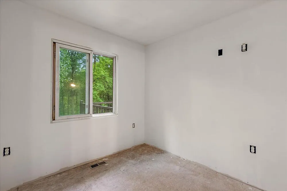 8945 Vergennes Street SE Ada, MI 49301