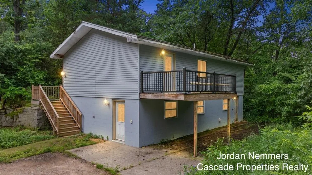 8945 Vergennes Street SE Ada, MI 49301