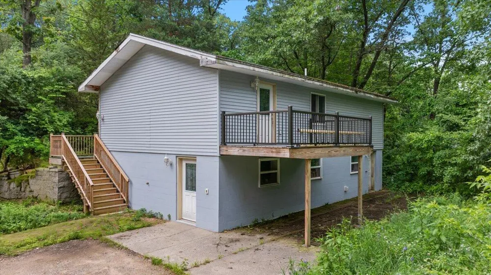 8945 Vergennes Street SE Ada, MI 49301