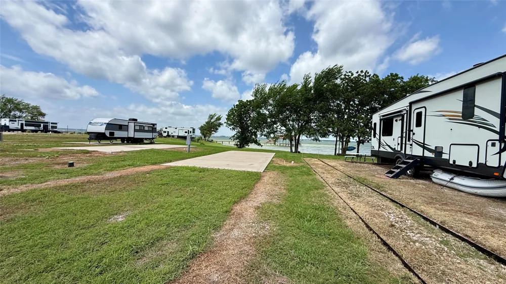5136 Peninsula Road Kerens, TX 75144