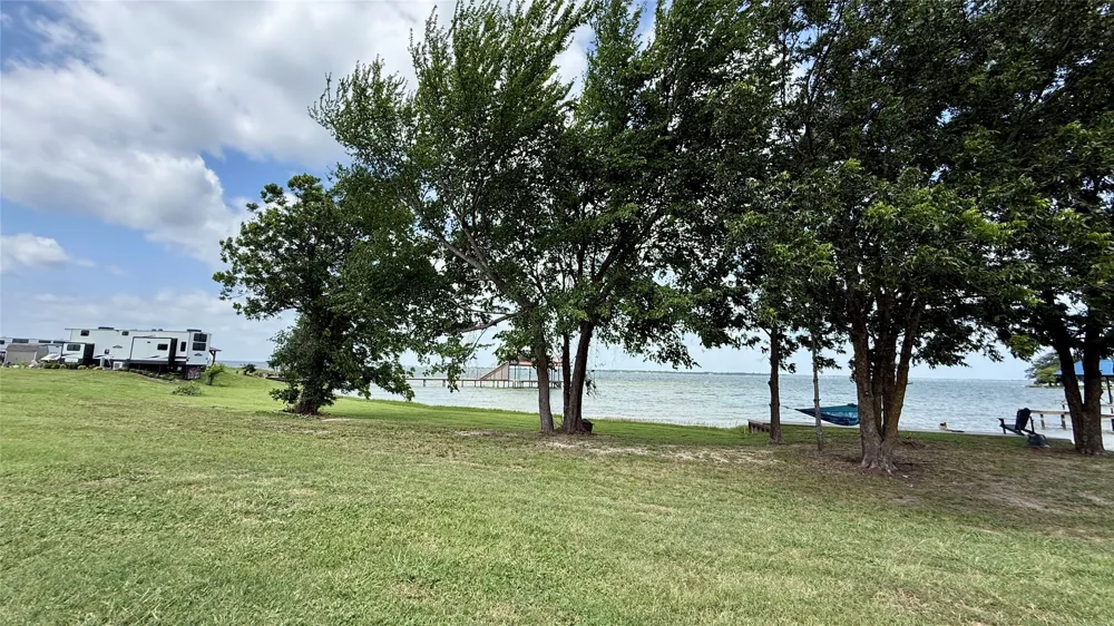 5136 Peninsula Road Kerens, TX 75144