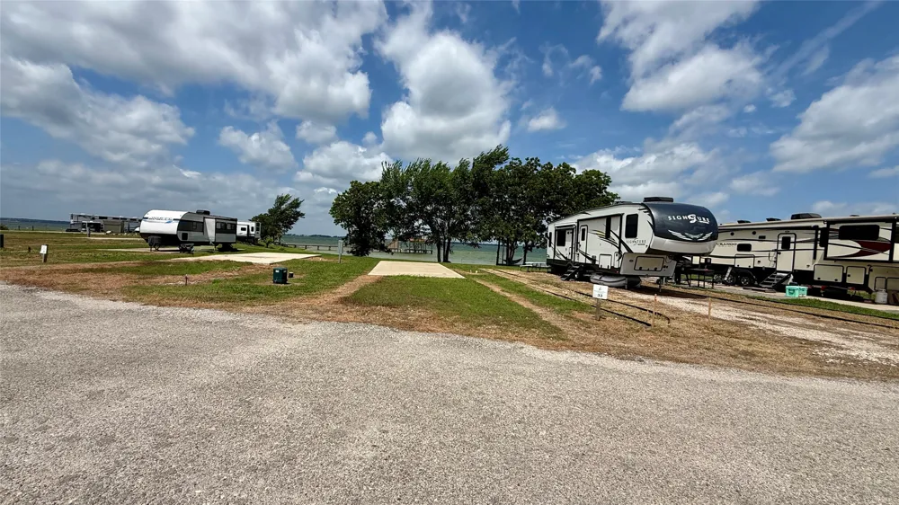 5136 Peninsula Road Kerens, TX 75144