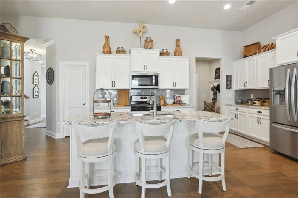 220 Lakeside Place Canton, GA 30114