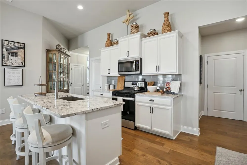 220 Lakeside Place Canton, GA 30114