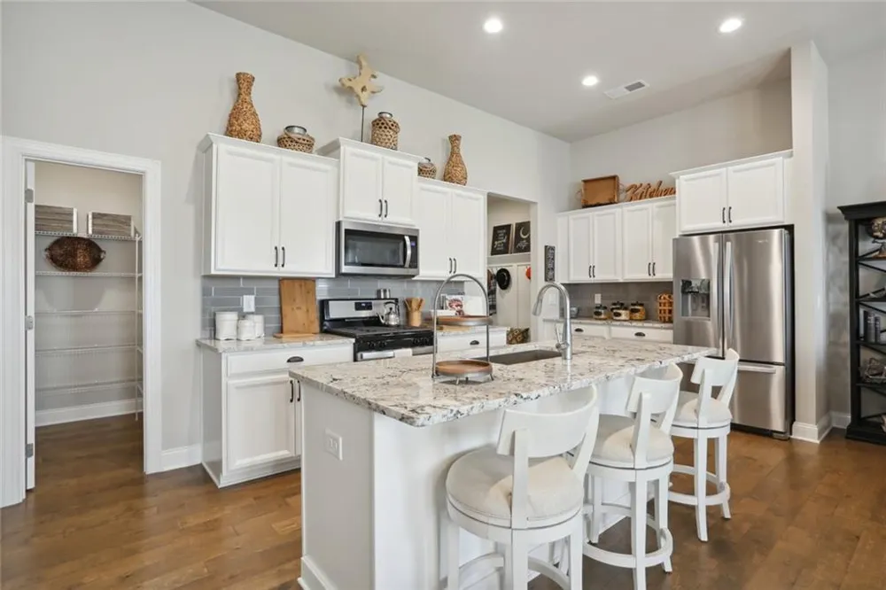 220 Lakeside Place Canton, GA 30114