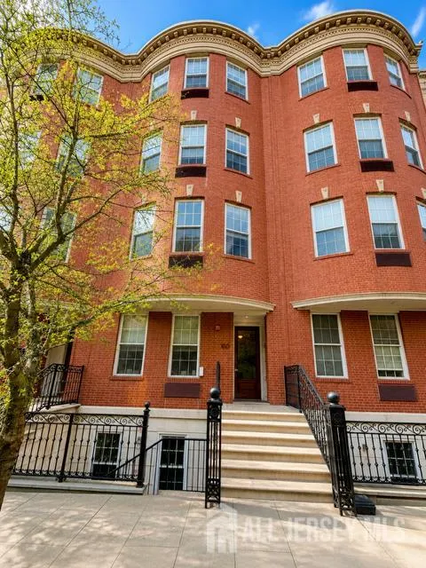 100 Tidewater Street #1G
