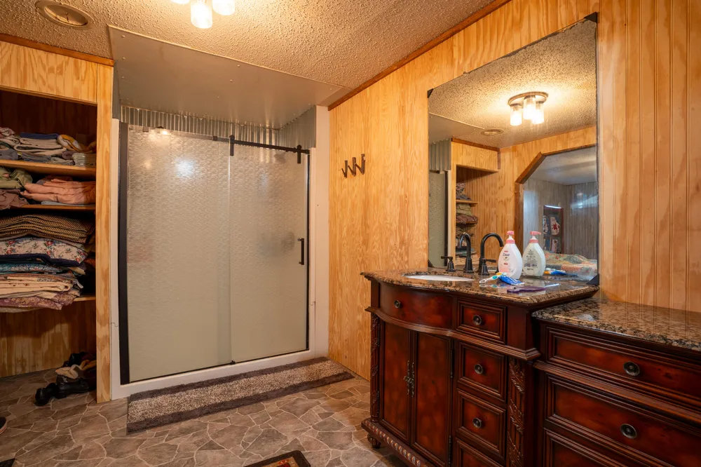 5352 County Rd 159 Ider, AL 35981