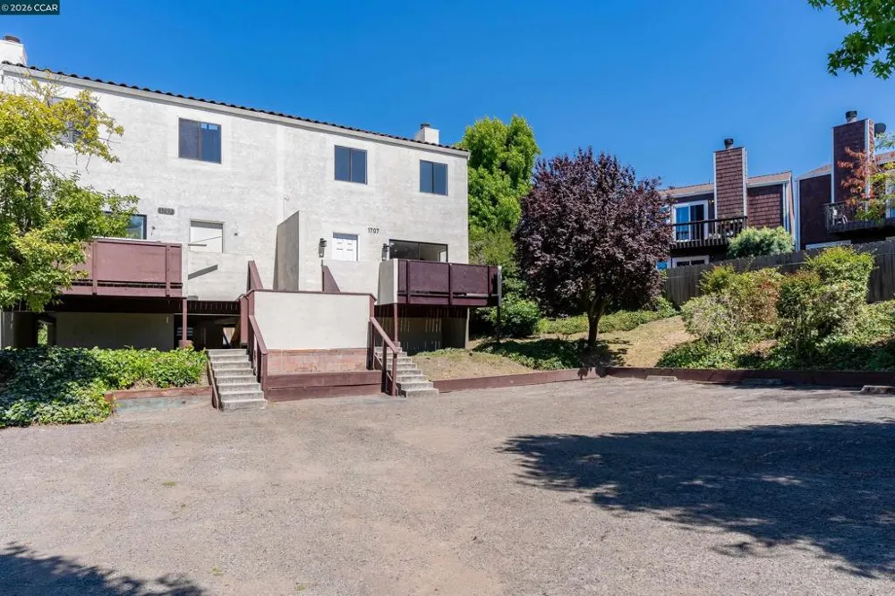 1707 Dalessi Dr Pinole, CA 94564
