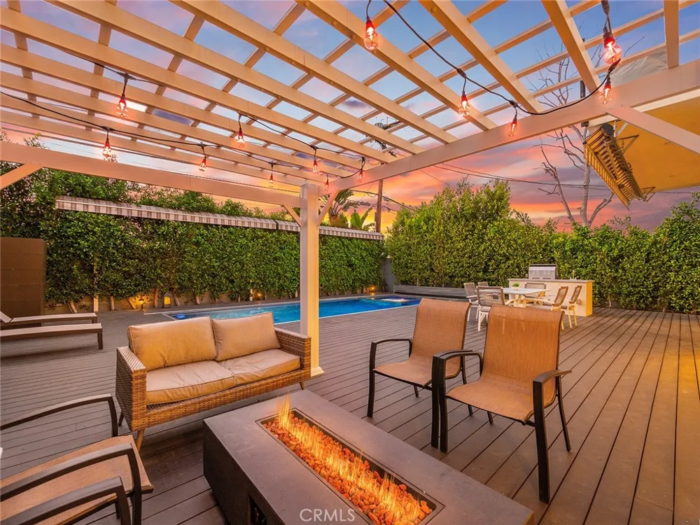 619 S Orange Los Angeles, CA 90036