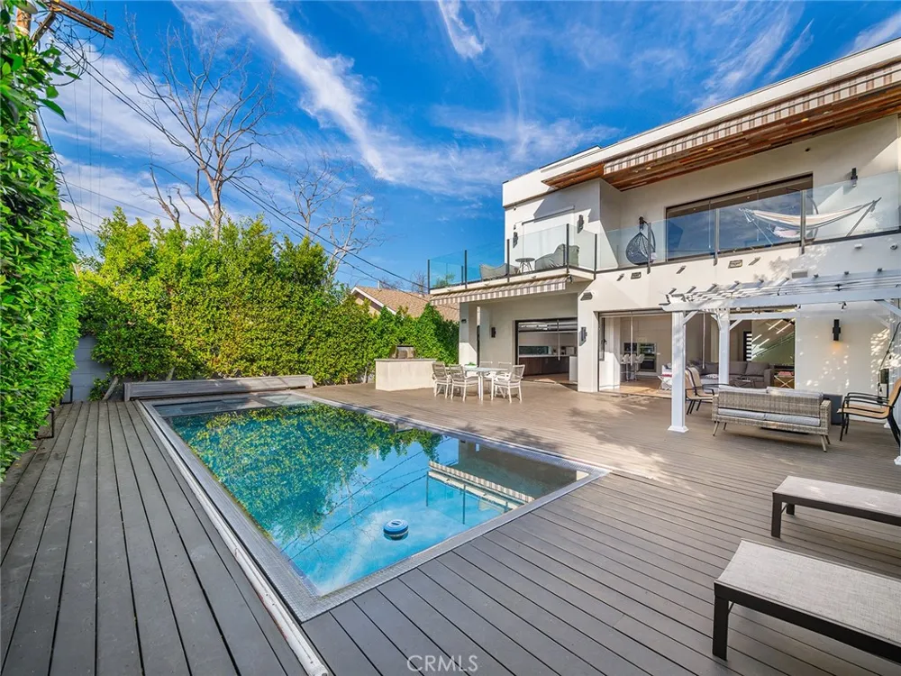 619 S Orange Los Angeles, CA 90036