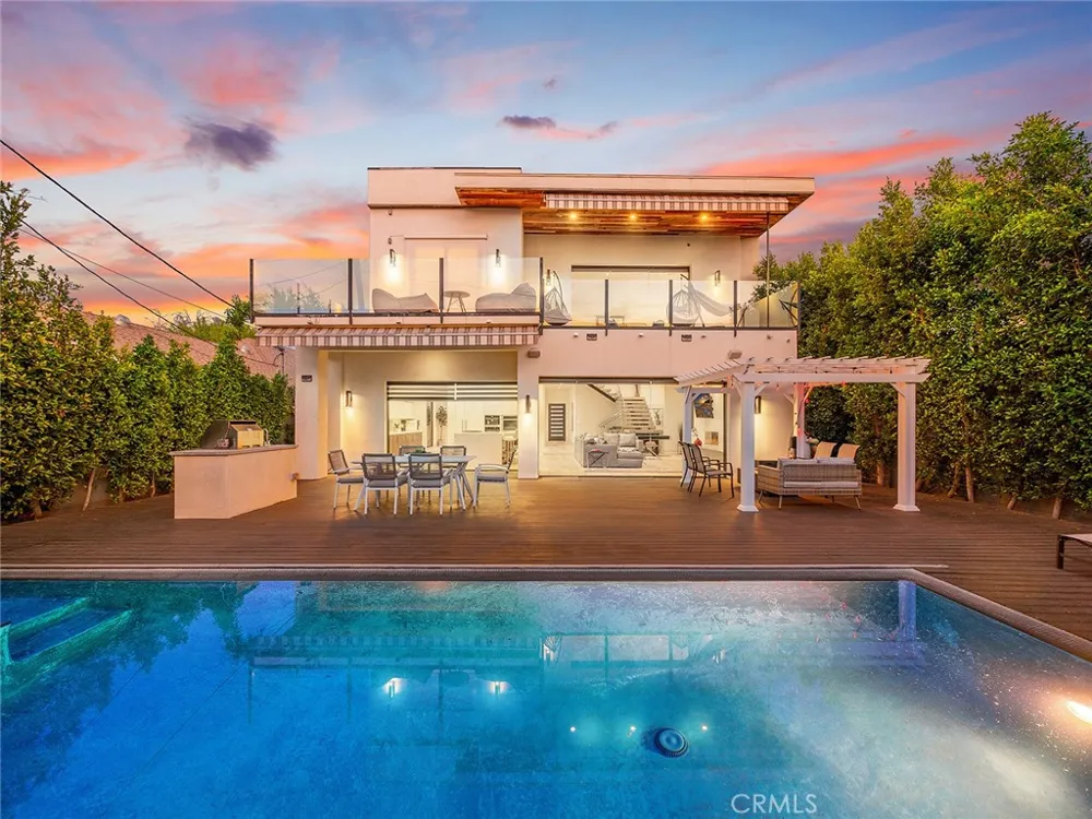 619 S Orange Los Angeles, CA 90036