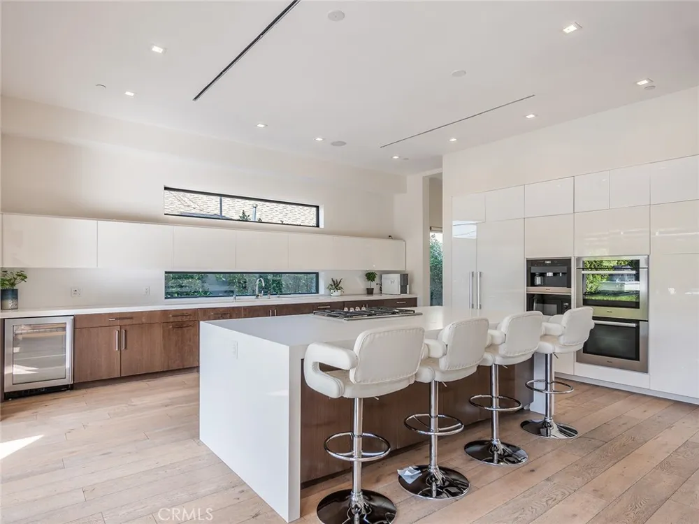 619 S Orange Los Angeles, CA 90036