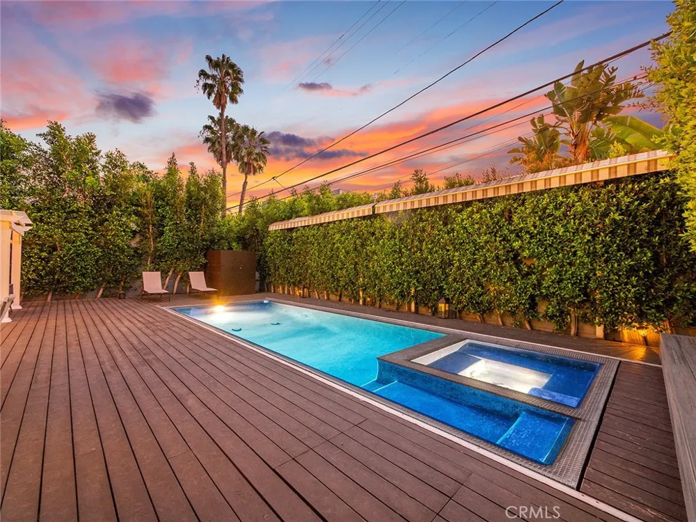 619 S Orange Los Angeles, CA 90036