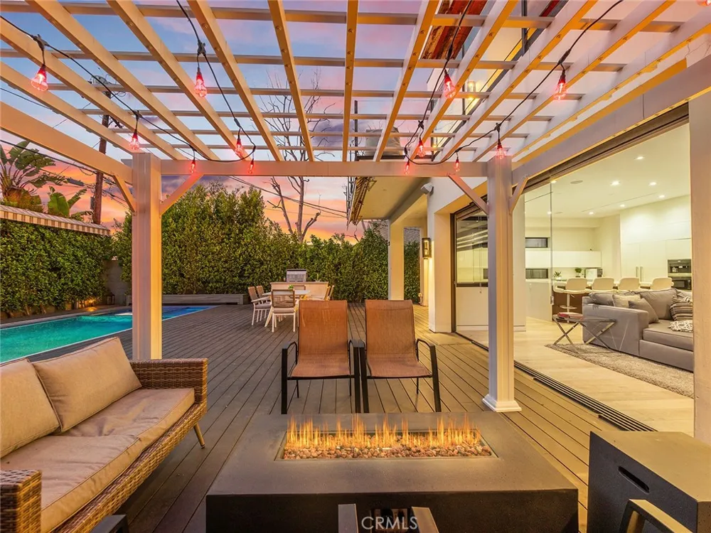 619 S Orange Los Angeles, CA 90036