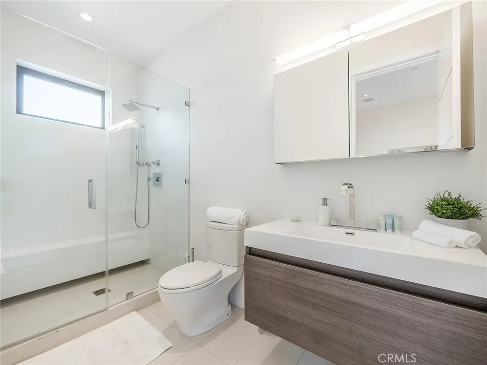 619 S Orange Los Angeles, CA 90036