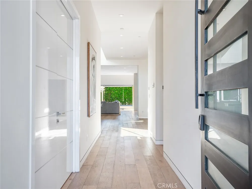 619 S Orange Los Angeles, CA 90036