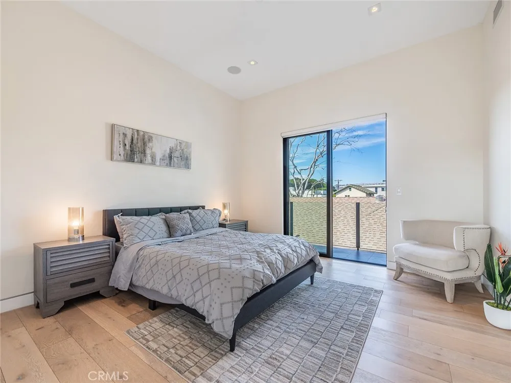619 S Orange Los Angeles, CA 90036
