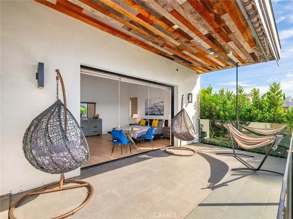 619 S Orange Los Angeles, CA 90036