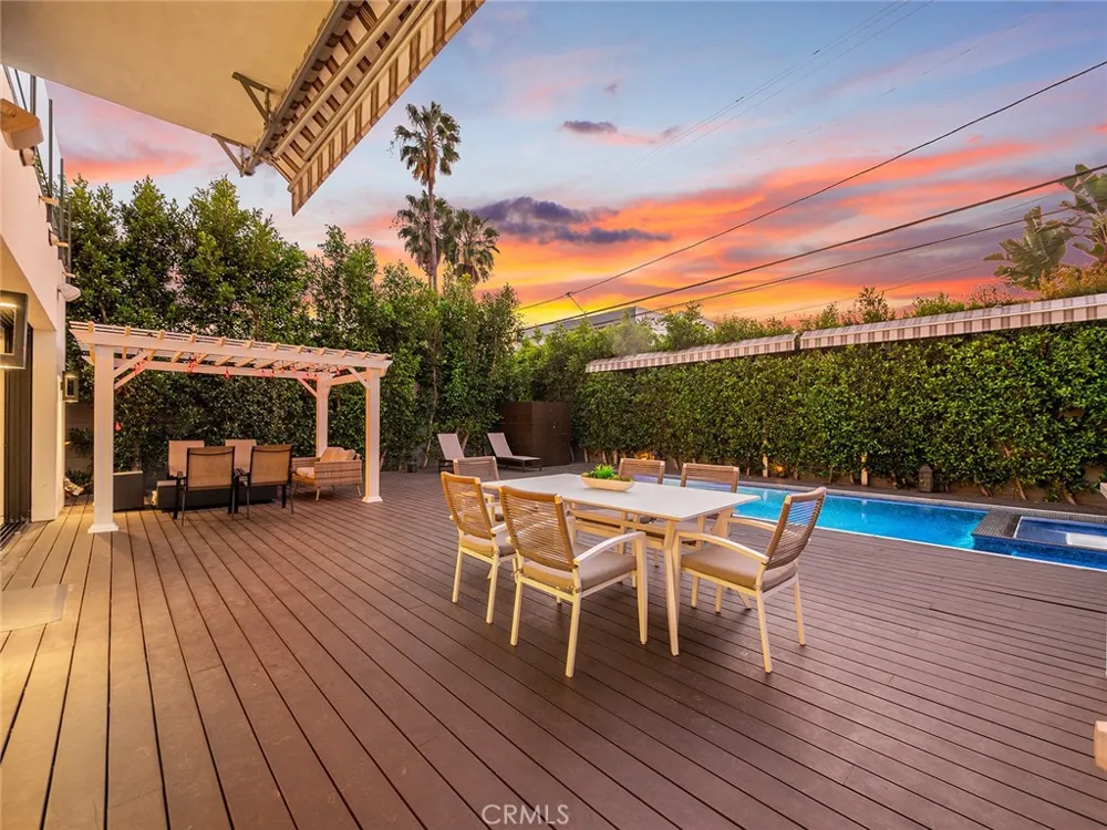 619 S Orange Los Angeles, CA 90036