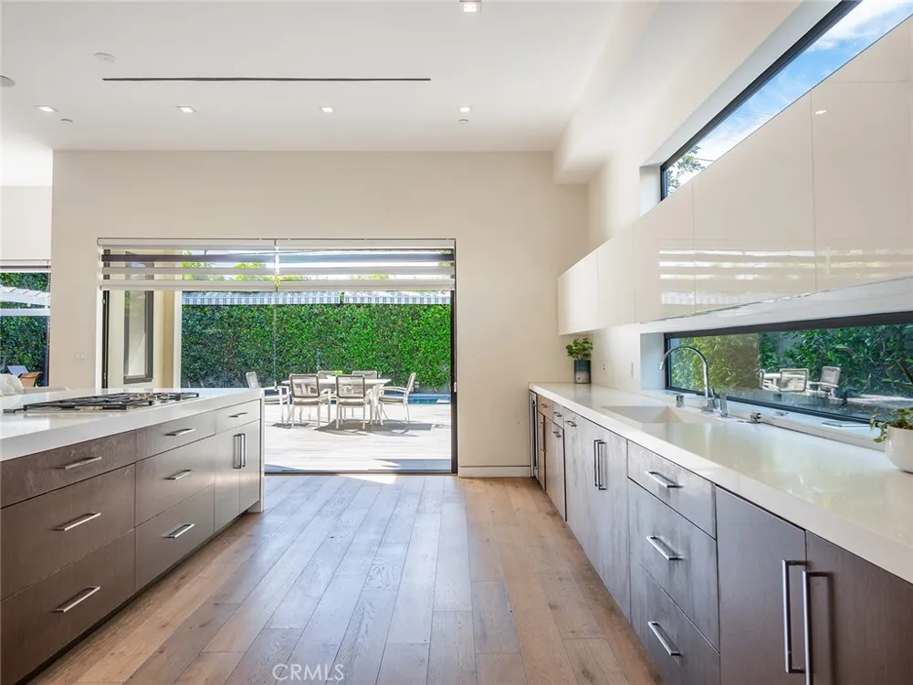 619 S Orange Los Angeles, CA 90036