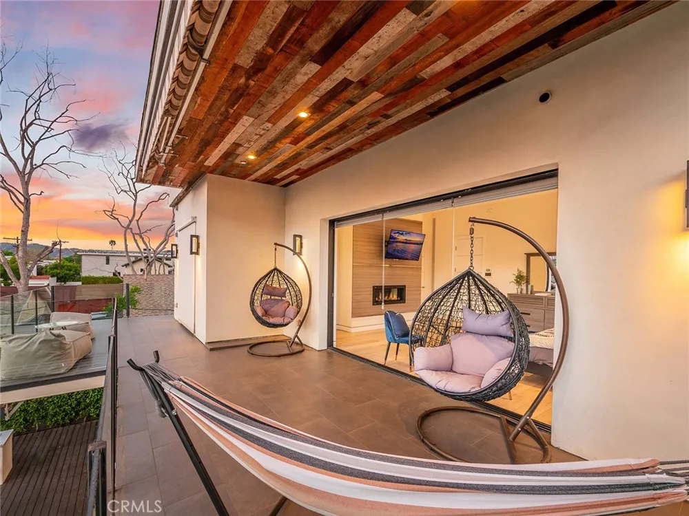 619 S Orange Los Angeles, CA 90036