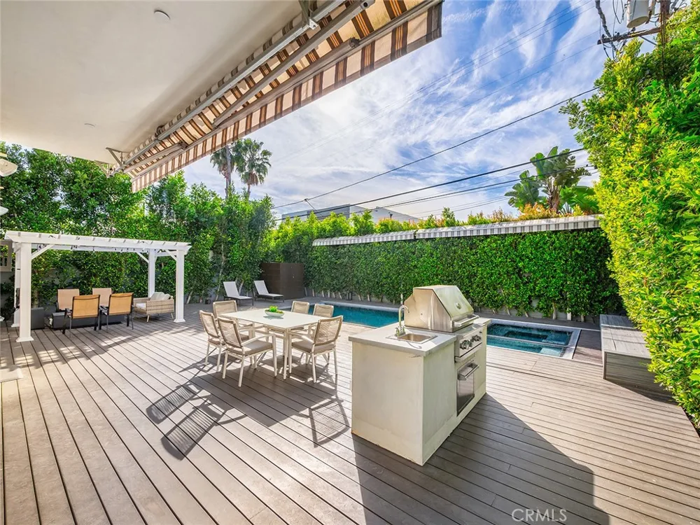 619 S Orange Los Angeles, CA 90036