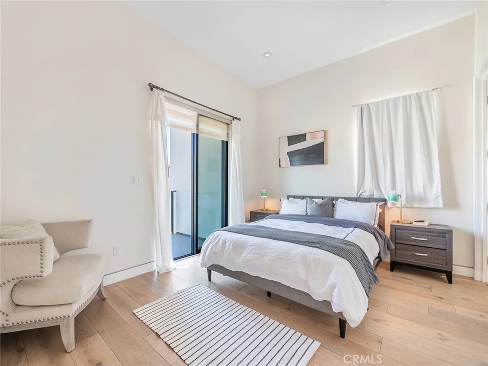 619 S Orange Los Angeles, CA 90036