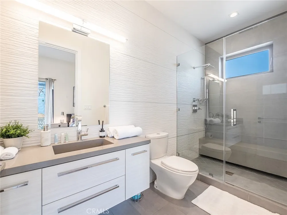 619 S Orange Los Angeles, CA 90036