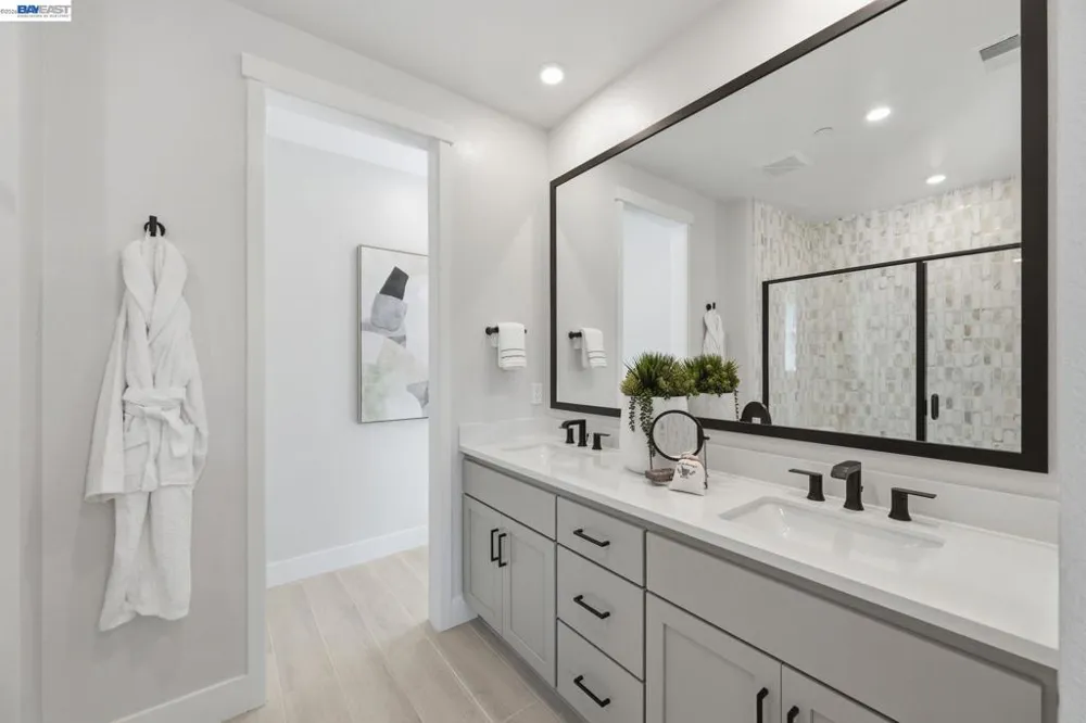 2001 Cascade Way San Ramon, CA 94583