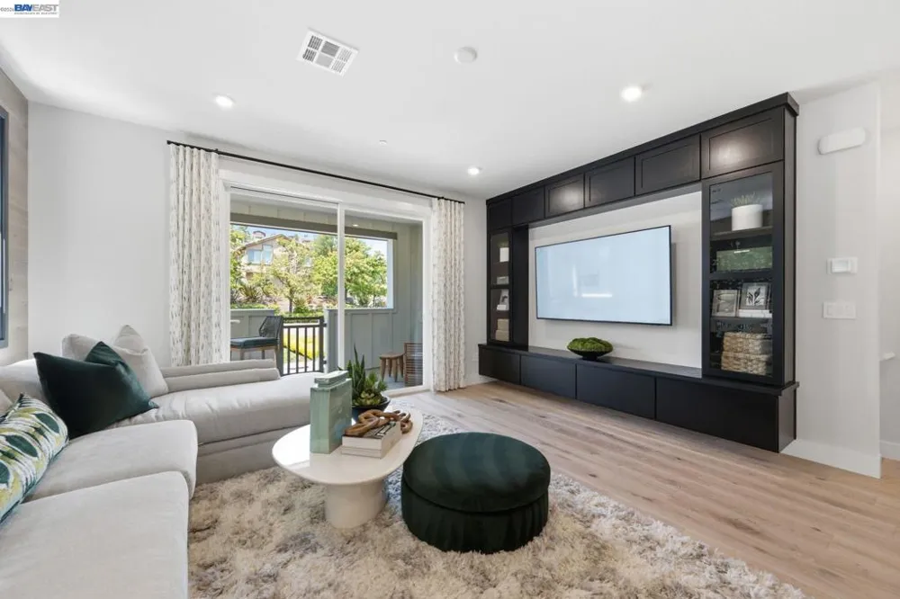 2001 Cascade Way San Ramon, CA 94583