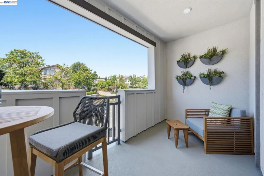 2001 Cascade Way San Ramon, CA 94583