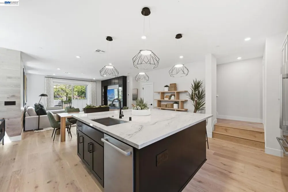 2001 Cascade Way San Ramon, CA 94583